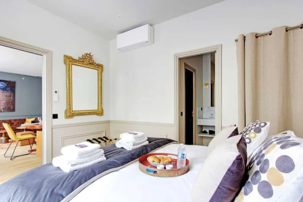 V Vast Apartment, Steps From Place Des Vosges Ac Paris France